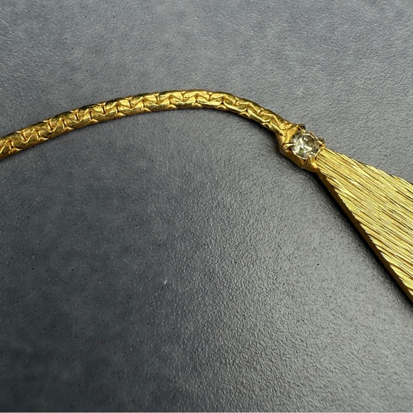 Luxurious Sparkly Gold Plated Collar Necklace with Crystal Accent Pendant - Picture 9 of 15